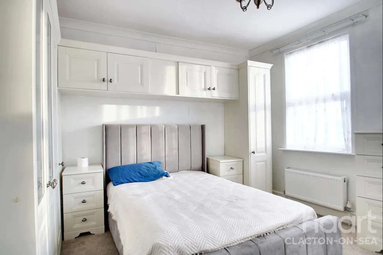 Oxford Crescent, CO15, photo 5