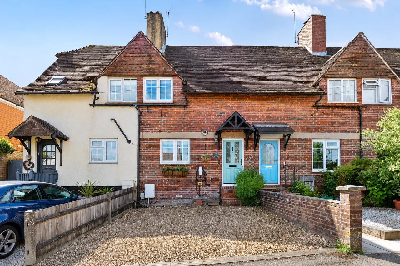 3 bed house for sale, Grove Road, Hindhead, GU26