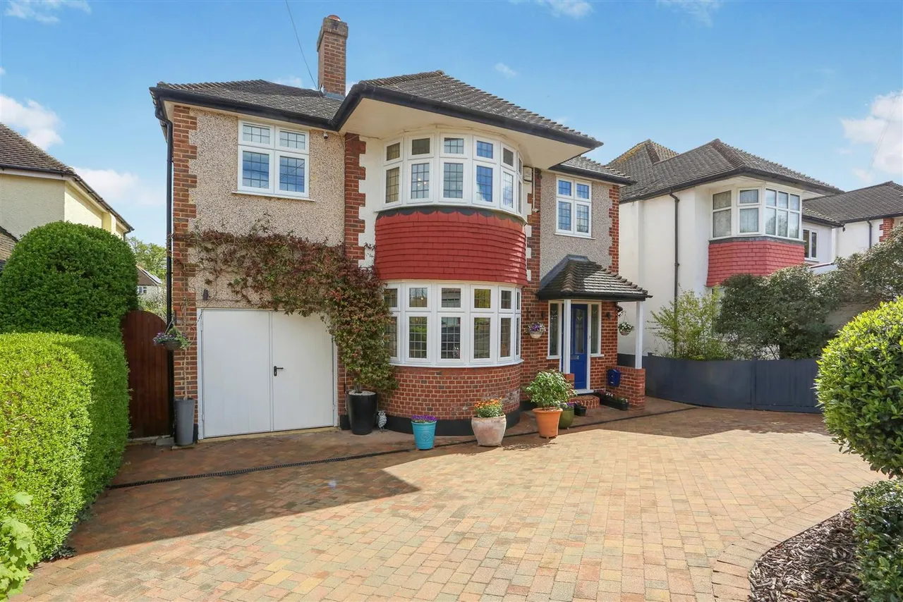 Abinger Avenue, Cheam, SM2 7LJ, photo 2