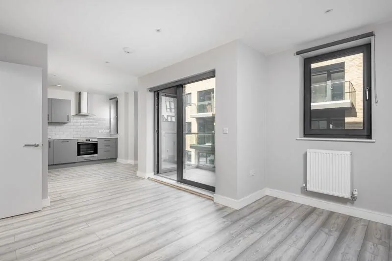 2 bed flat for sale, Station Approach Road, Coulsdon