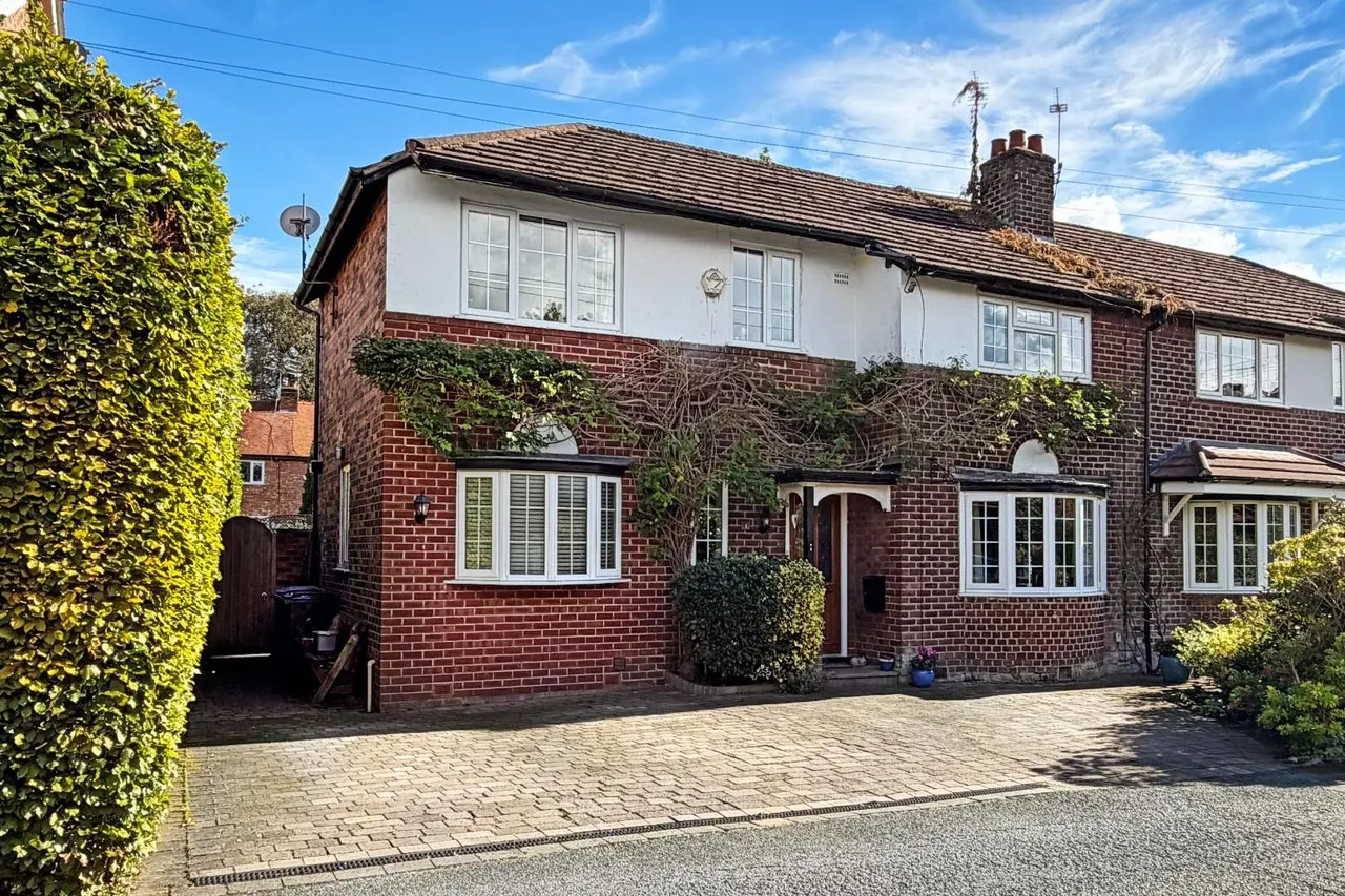 4 bed house for sale, The Drive, Hale Barns, WA15