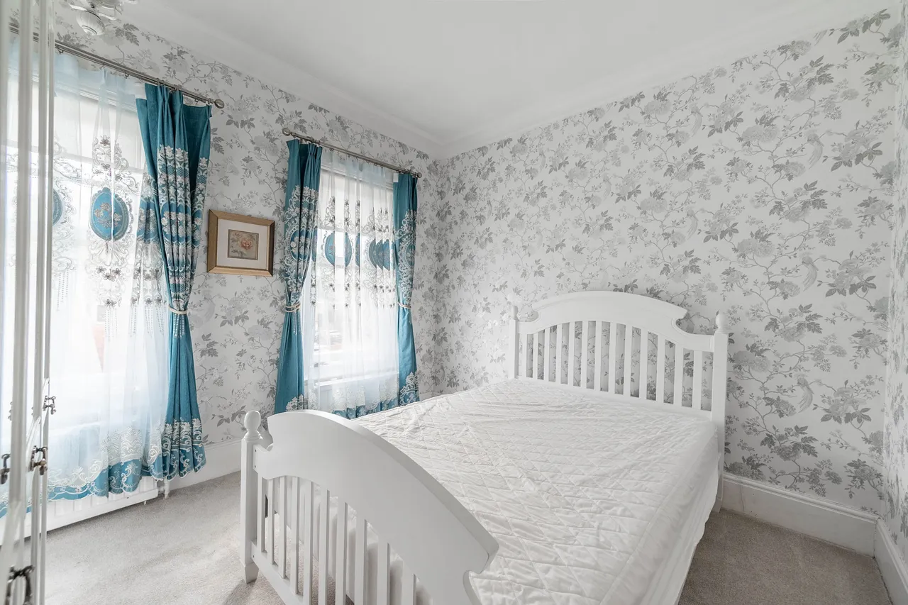 63 Oakleigh Avenue, London, photo 6