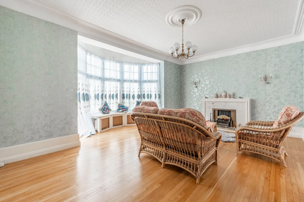 63 Oakleigh Avenue, London, photo 8