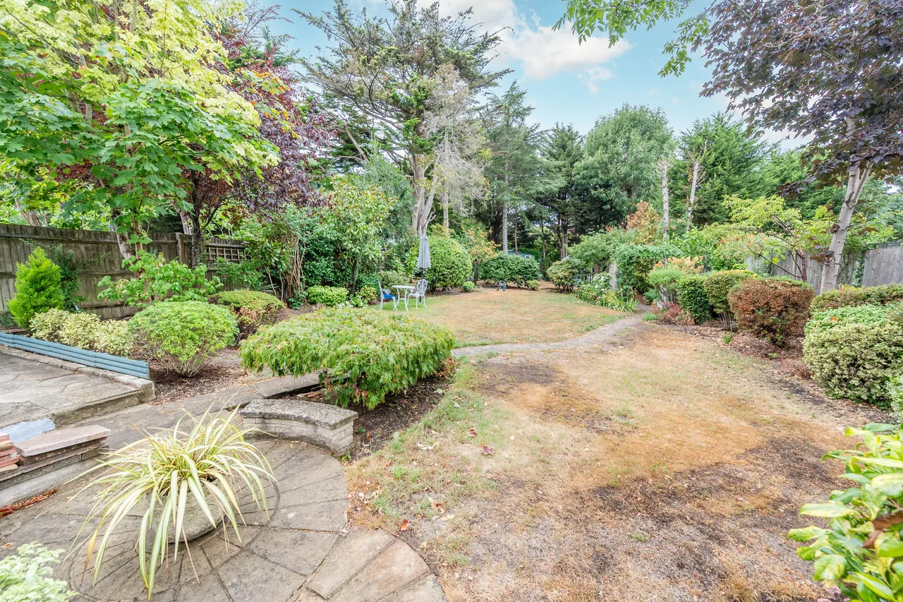 63 Oakleigh Avenue, London, photo 10