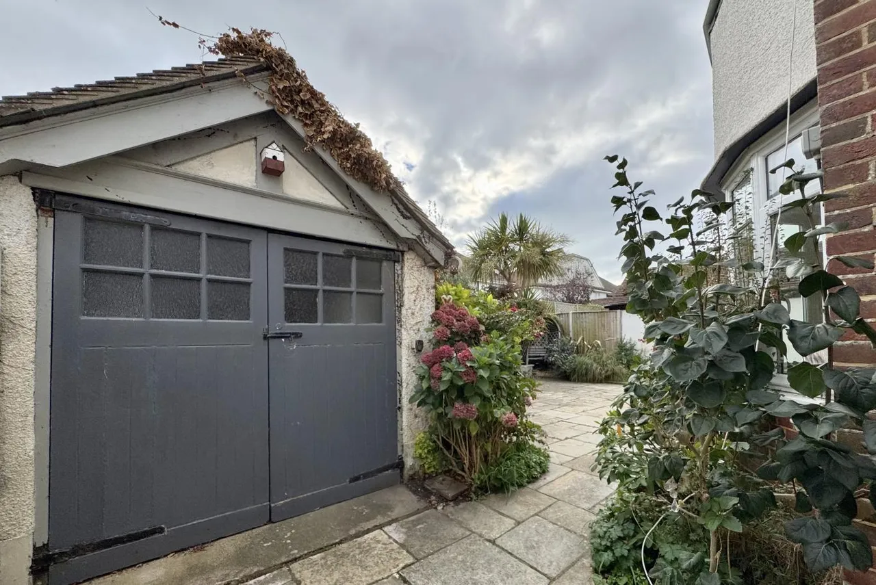 Geneva Avenue, BH6, photo 21