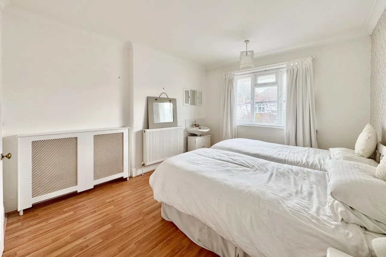Geneva Avenue, BH6, photo 17