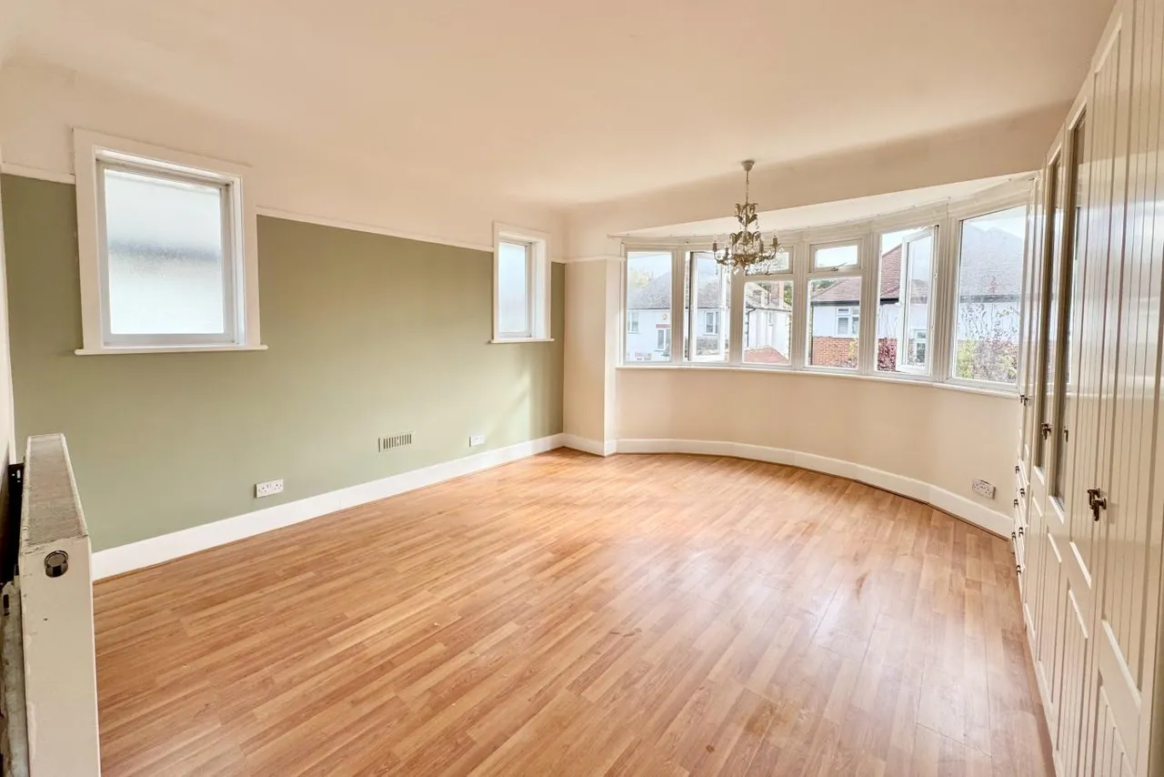 Geneva Avenue, BH6, photo 13