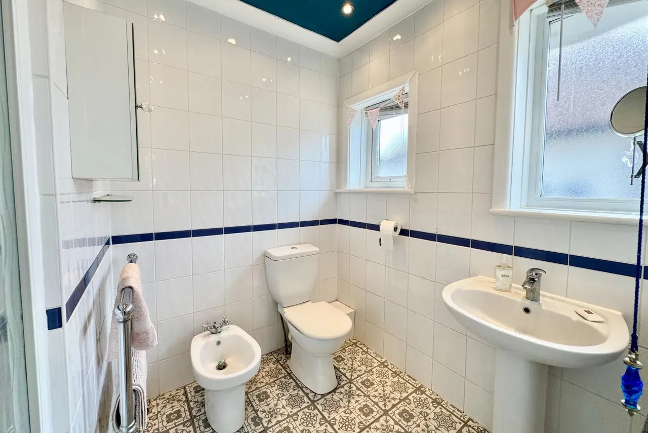 Geneva Avenue, BH6, photo 15