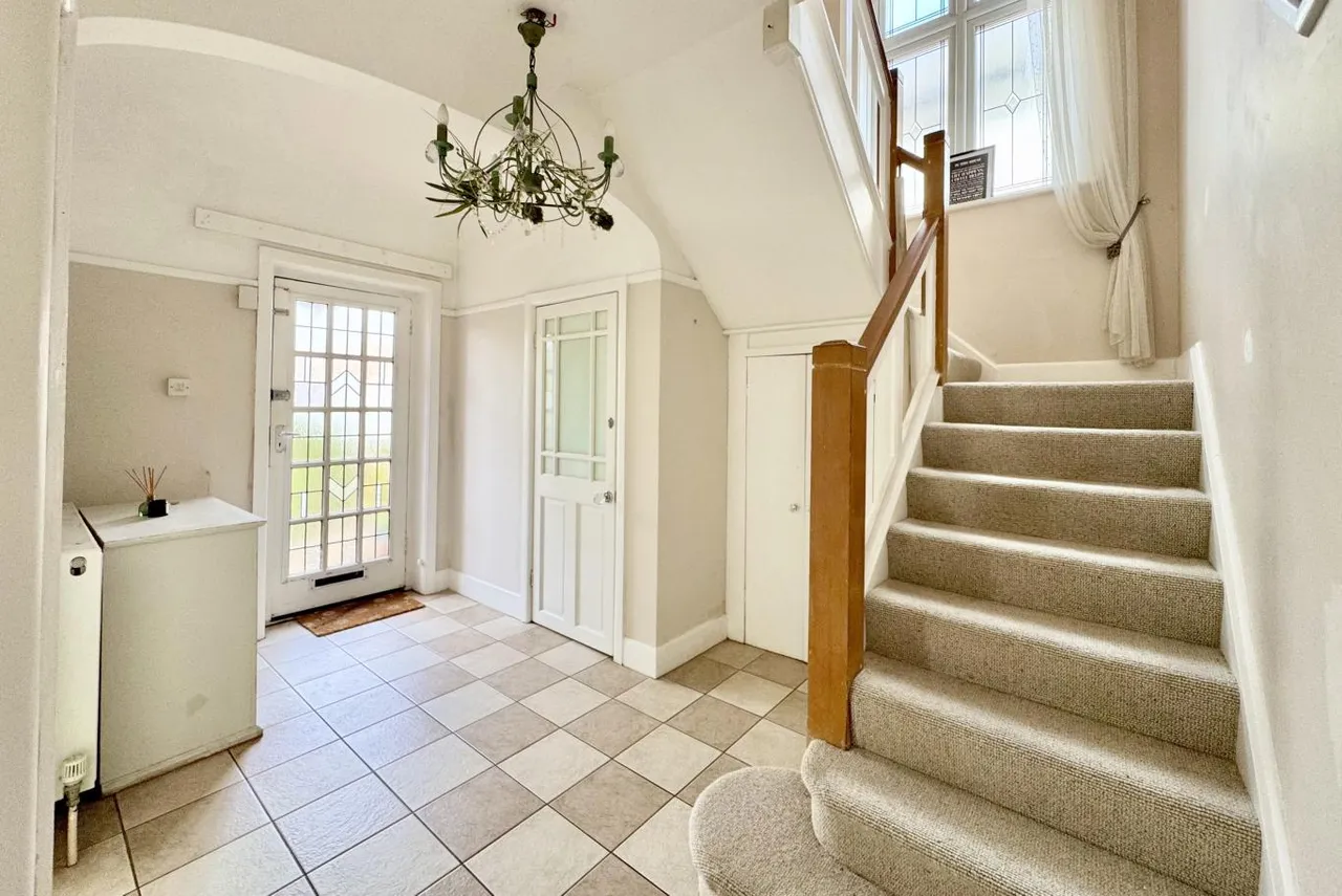 Geneva Avenue, BH6, photo 5