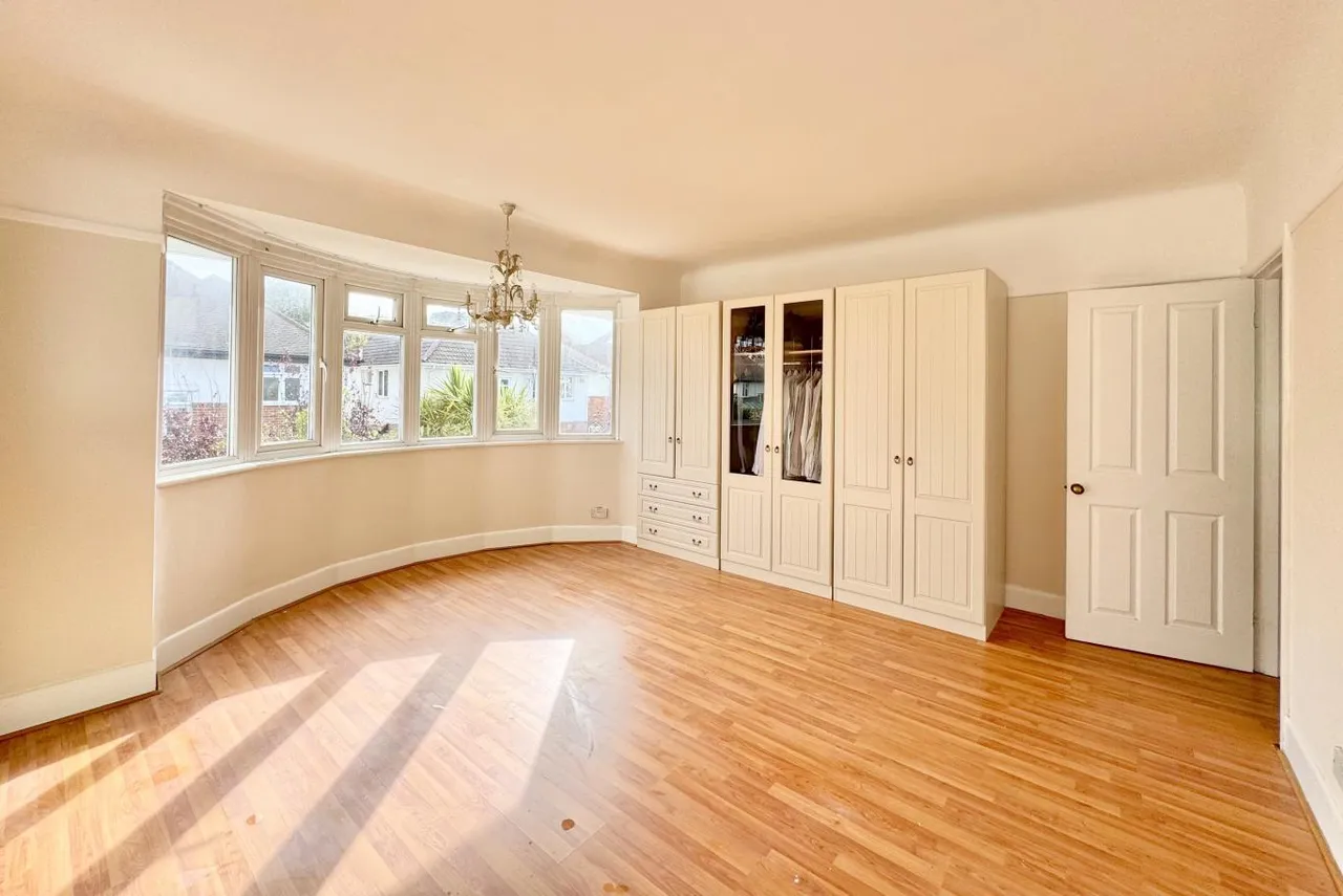 Geneva Avenue, BH6, photo 12