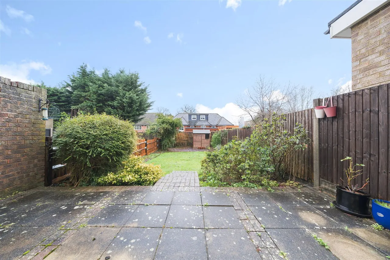 Ash Hill Close, Bushey, WD23, photo 13