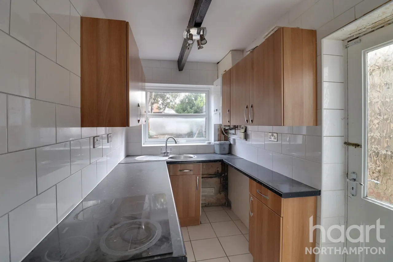 Washbrook Road, NN10, photo 3