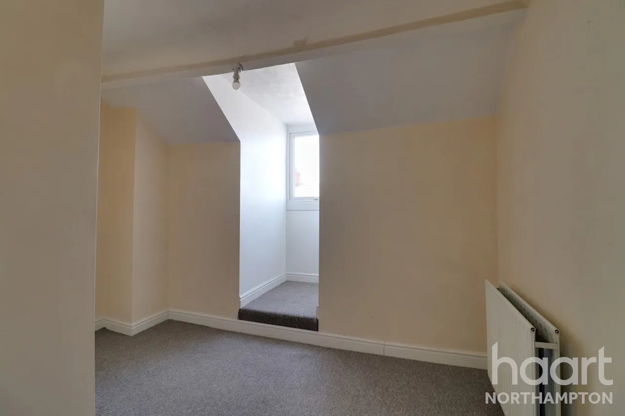 Washbrook Road, NN10, photo 7