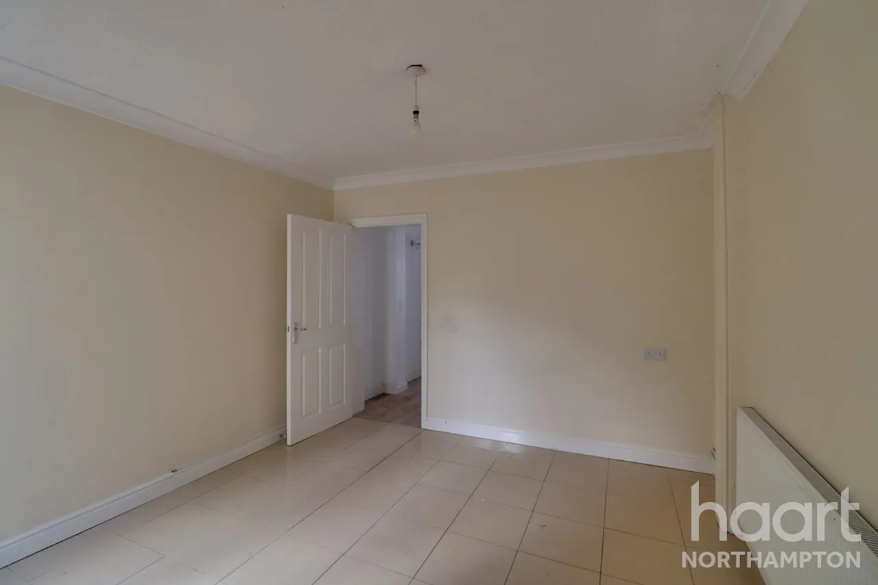 Washbrook Road, NN10, photo 2