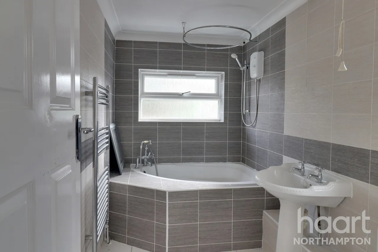 Washbrook Road, NN10, photo 4