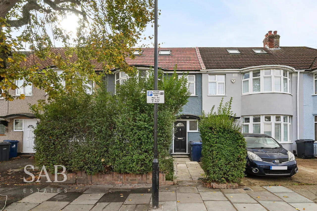 4 bed house for sale, Eastcote Avenue, Greenford, UB6