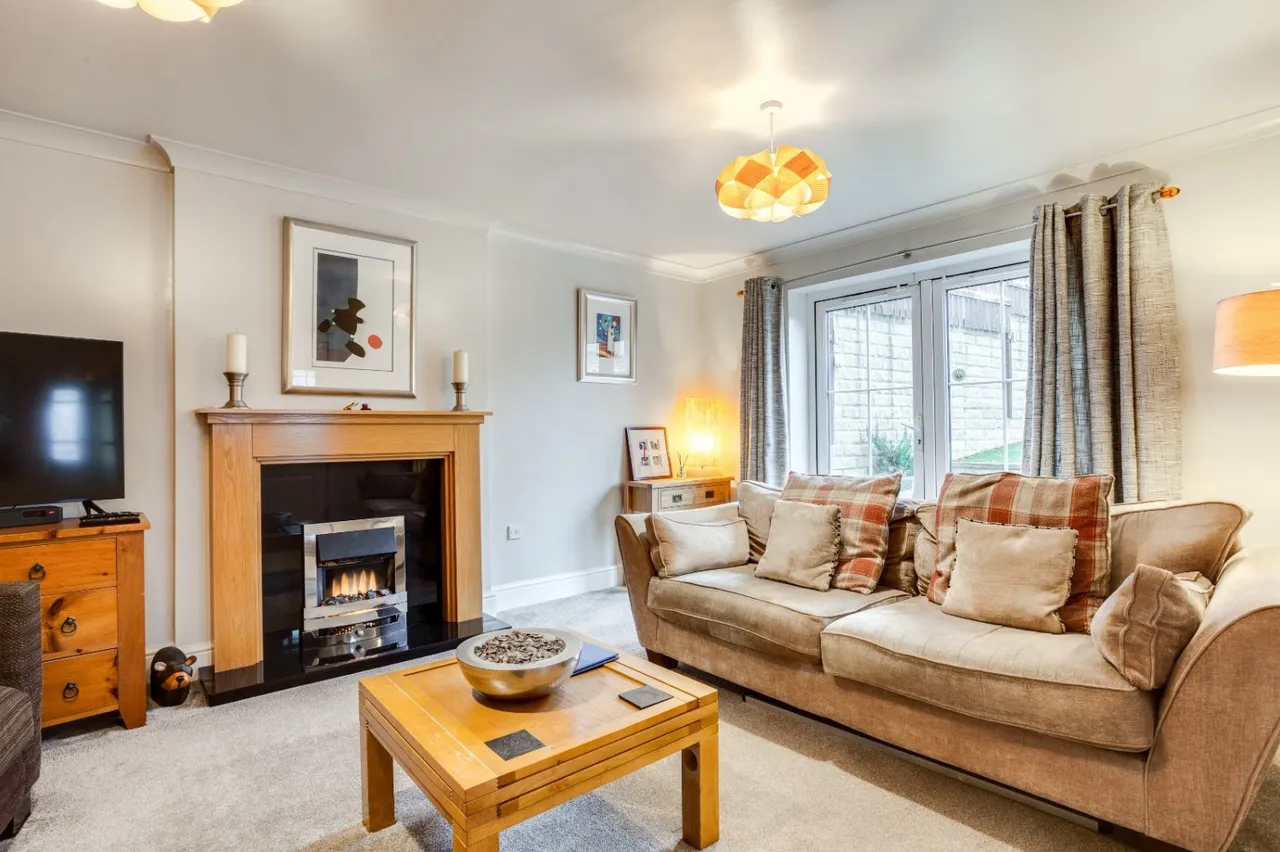Cuniver Court, Liversedge, WF15, photo 2