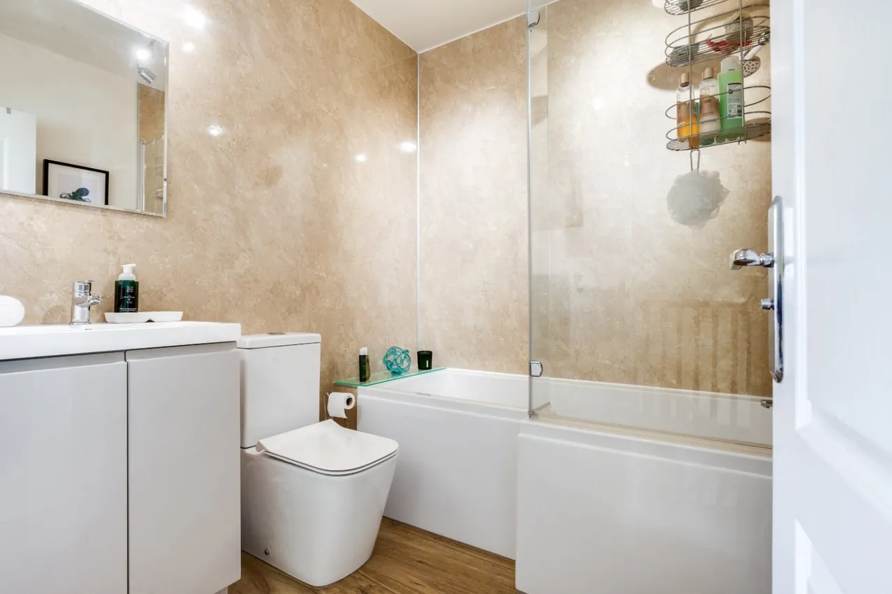 Cuniver Court, Liversedge, WF15, photo 13
