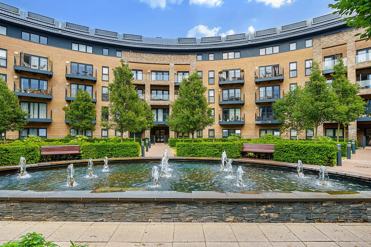 2 bed flat to rent — 5 Royal Court, Howard Road, Stanmore