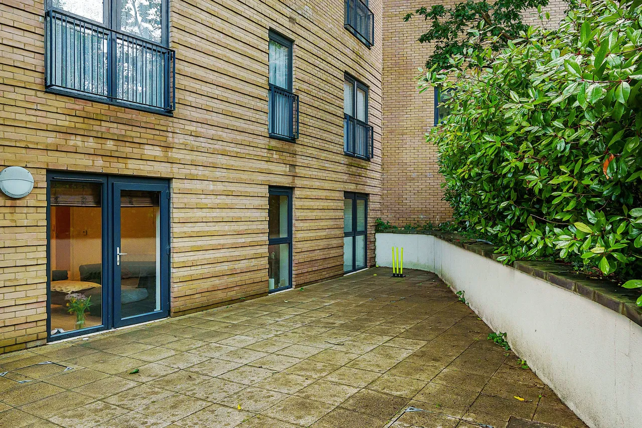 5 Royal Court, Howard Road, Stanmore, photo 7