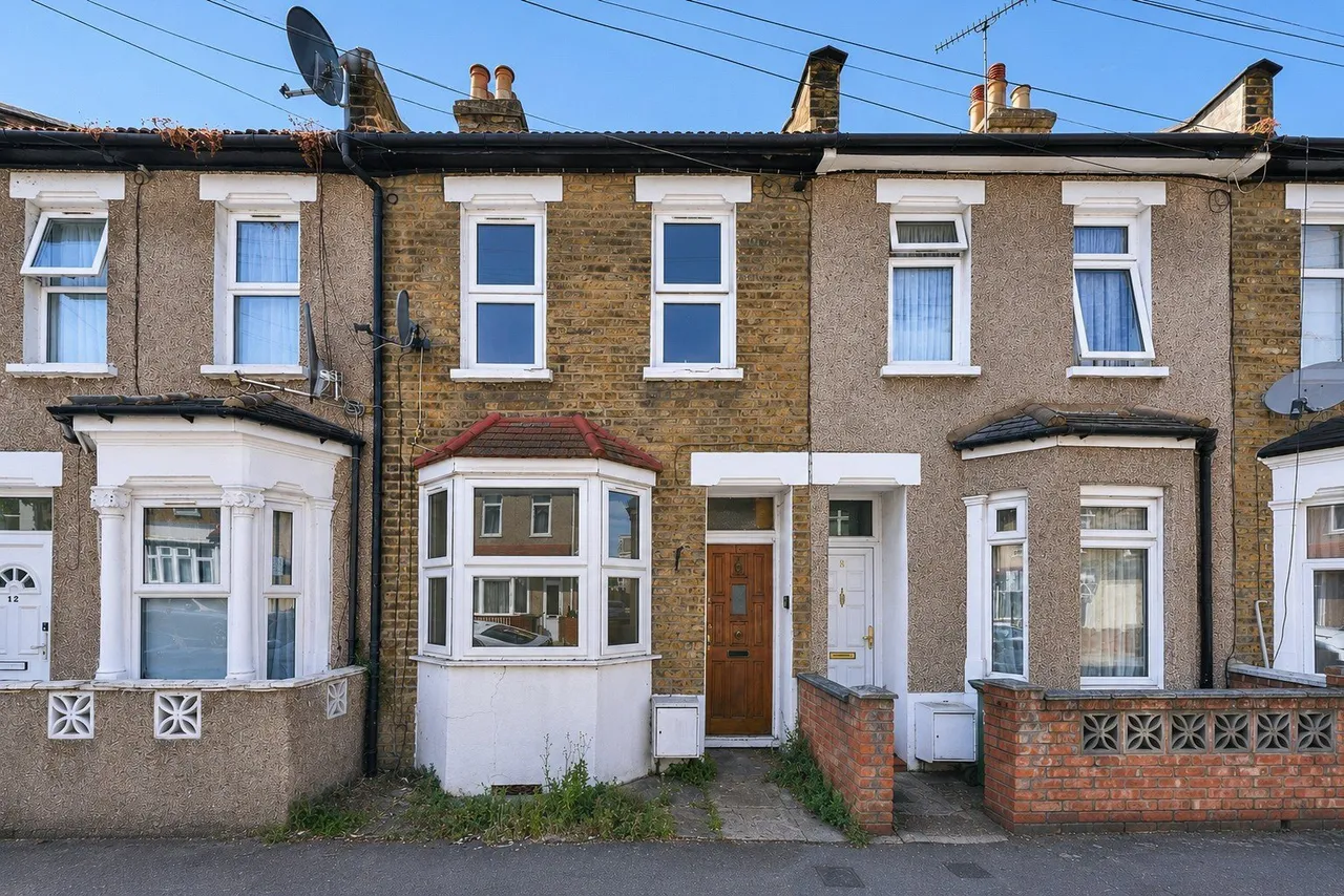 2 bed house for sale — Tennyson Road, London, E15
