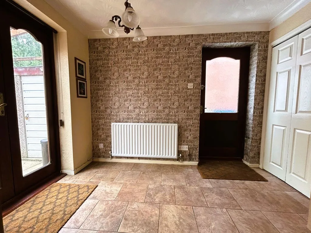 Widgeon Grove, Featherstone, WV10, photo 6