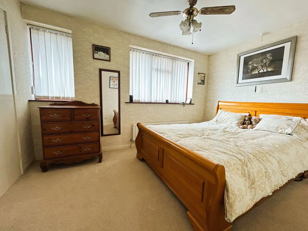 Widgeon Grove, Featherstone, WV10, photo 7