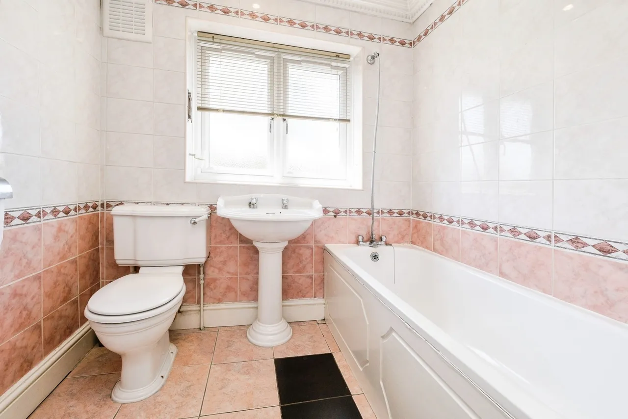 Mungo Park Road, South Hornchurch, RM13, photo 18