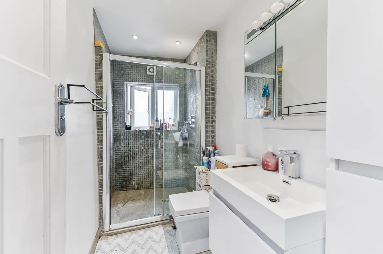12a Central Road, Worcester Park, photo 4