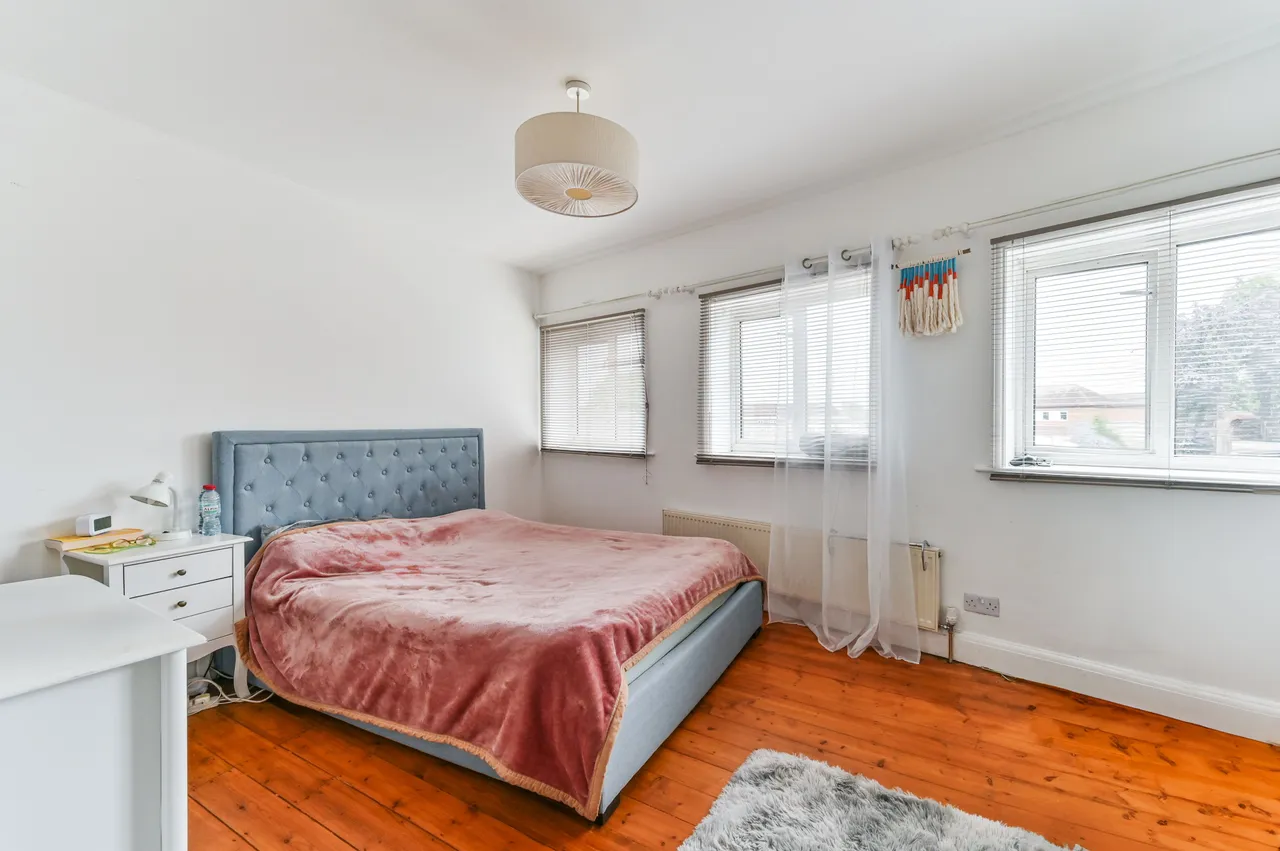 12a Central Road, Worcester Park, photo 2
