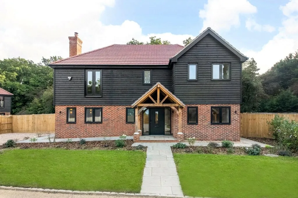 5 bed property to rent, Henrietta Place, Berrys Green