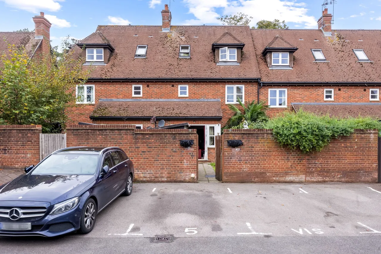 Barnes Wallis Avenue, Christs Hospital, RH13, photo 15