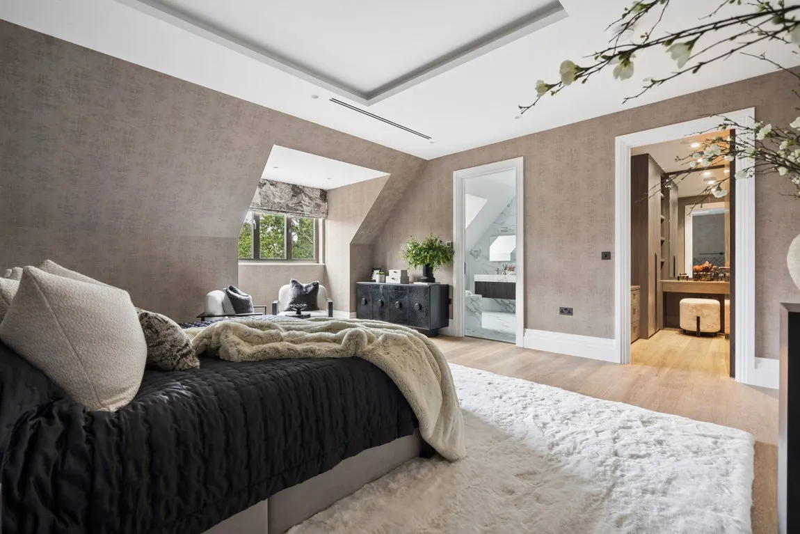 Flat Wildacre, Northwood, HA6, photo 15
