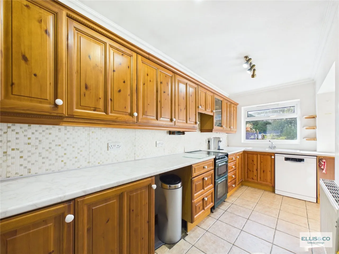 Kenmore Avenue, Kenton, HA3, photo 11
