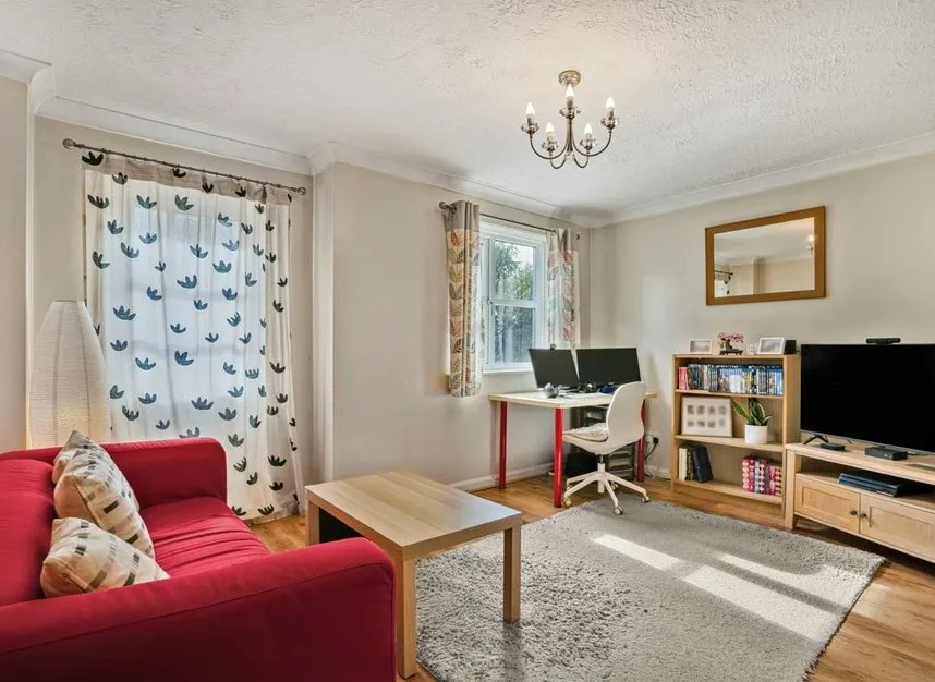 Thames Street, Sunbury-On-Thames, TW16, photo 2