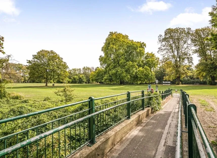 Thames Street, Sunbury-On-Thames, TW16, photo 6