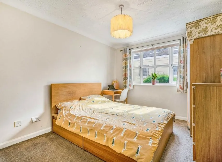 Thames Street, Sunbury-On-Thames, TW16, photo 4