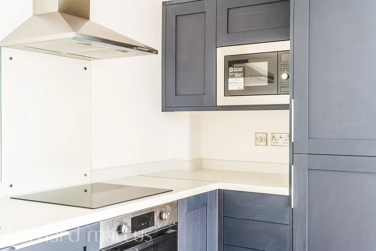 Tealing Drive, Epsom, KT19, photo 9