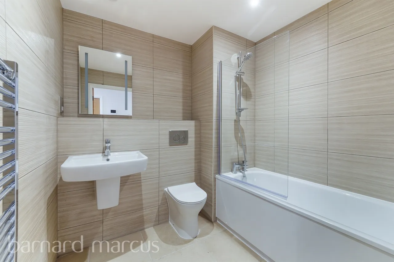 Tealing Drive, Epsom, KT19, photo 6