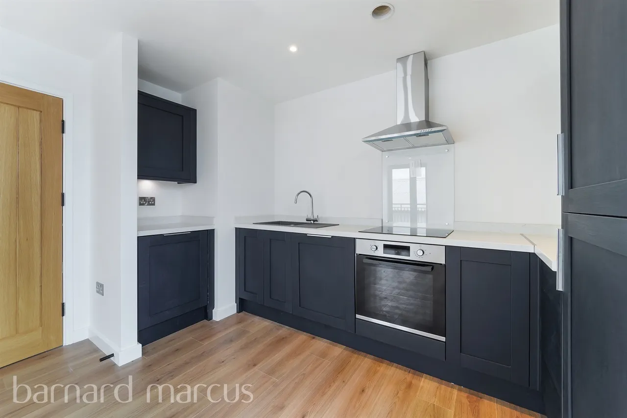 Tealing Drive, Epsom, KT19, photo 5
