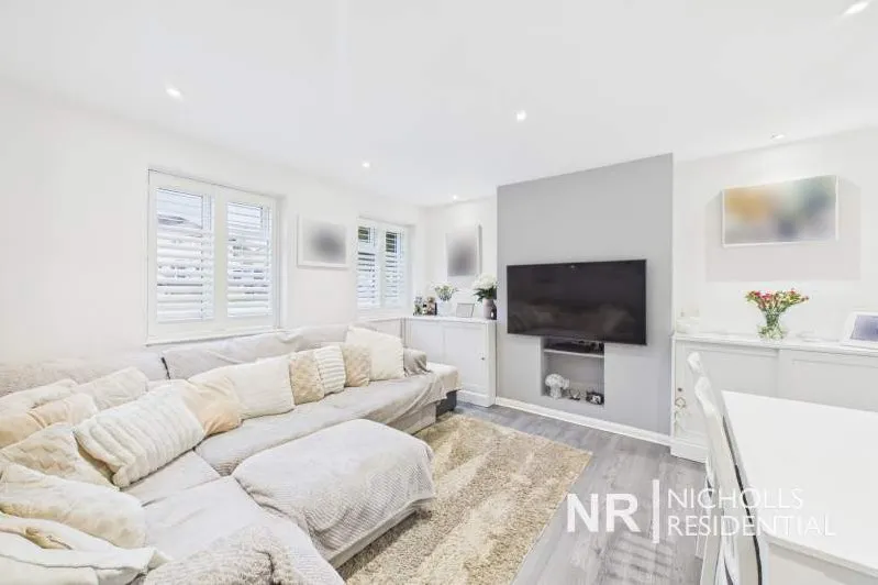 Bridge Road, Chessington, KT9, photo 3