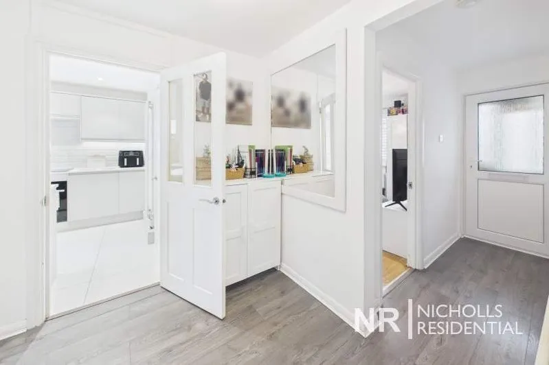 Bridge Road, Chessington, KT9, photo 7