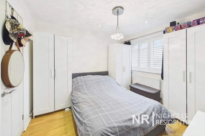 Bridge Road, Chessington, KT9, photo 9