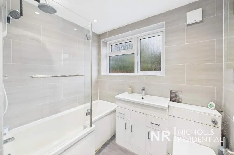 Bridge Road, Chessington, KT9, photo 6
