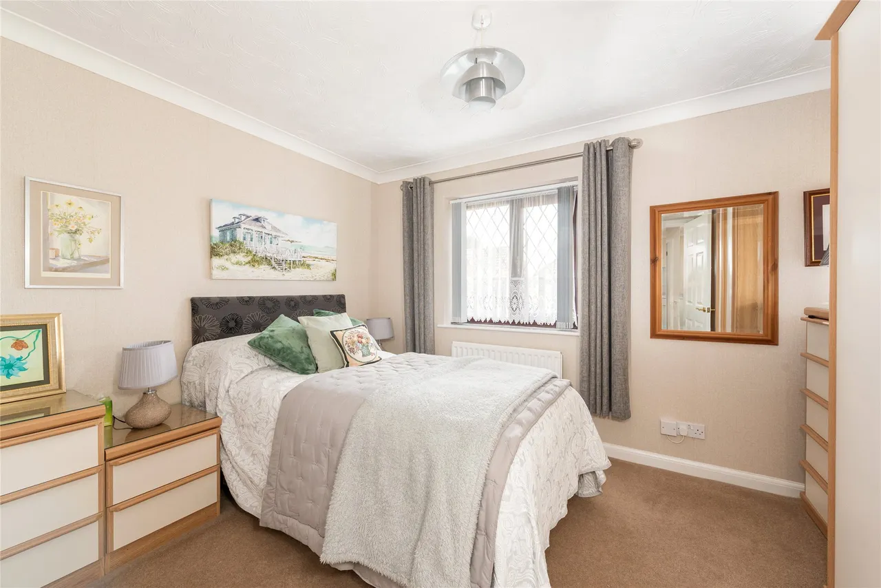 St Johns Drive, Stone, HP17, photo 10