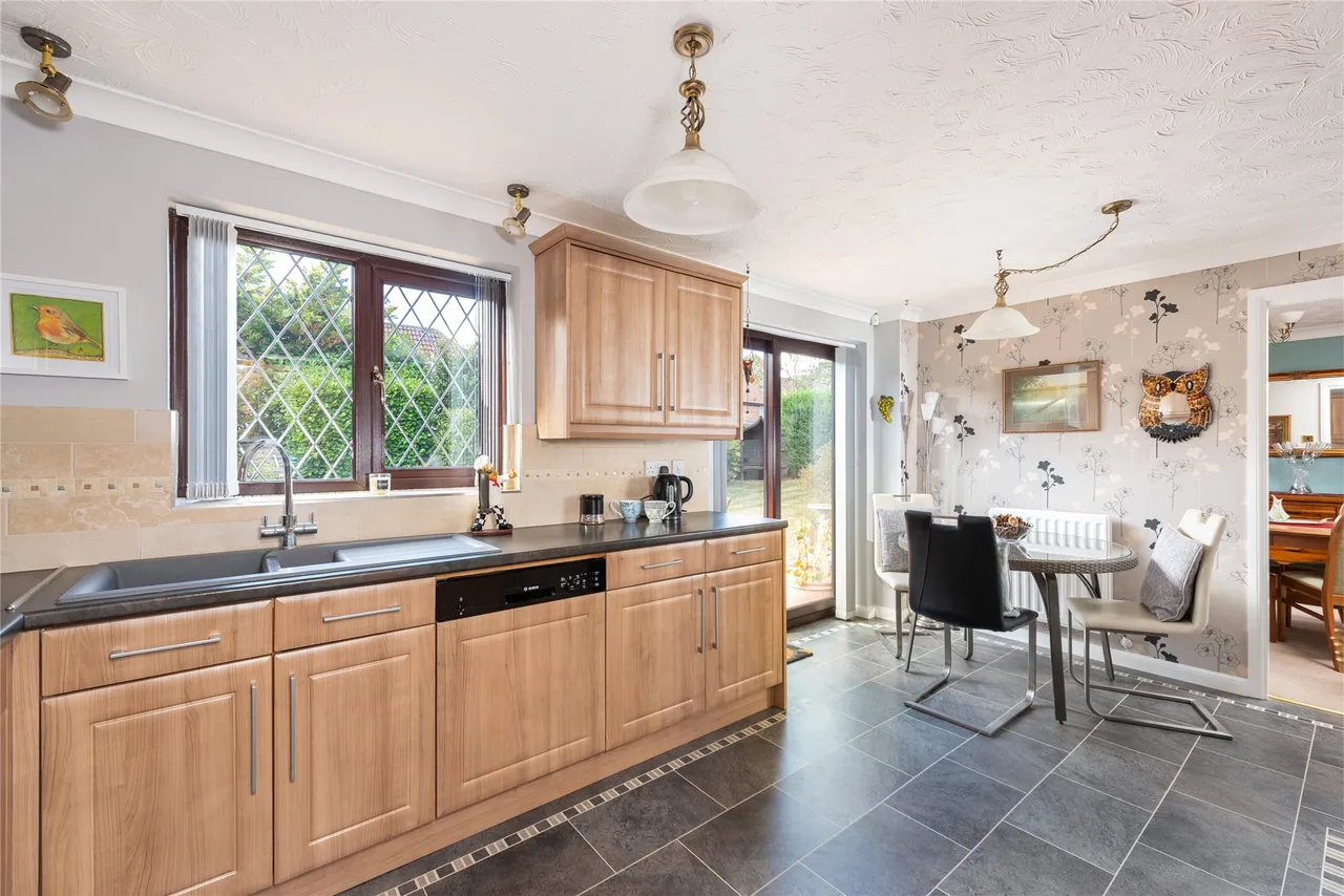St Johns Drive, Stone, HP17, photo 6
