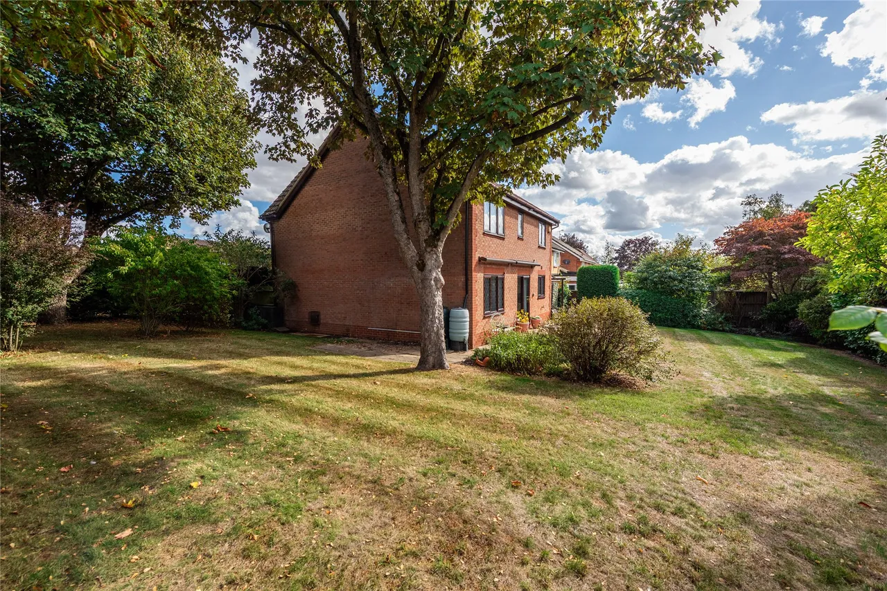 St Johns Drive, Stone, HP17, photo 16
