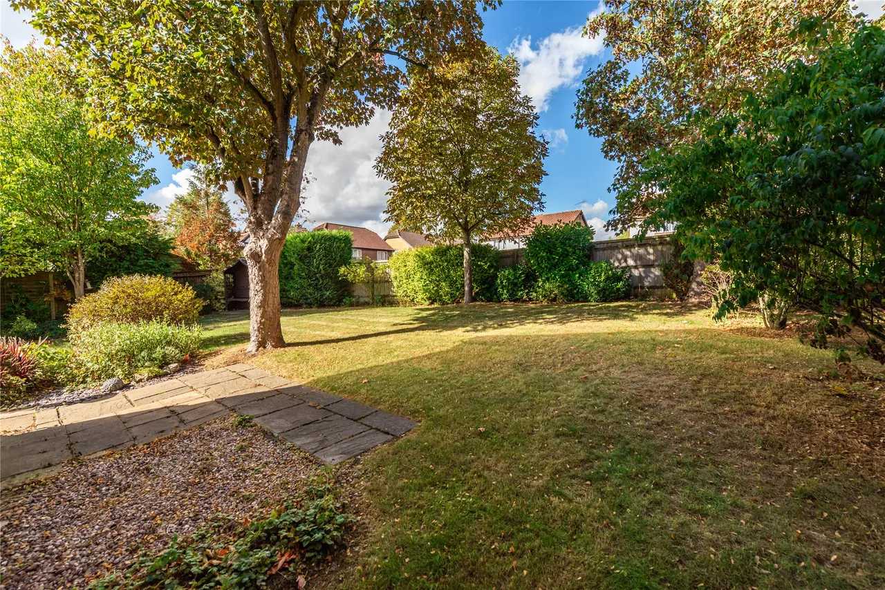 St Johns Drive, Stone, HP17, photo 5