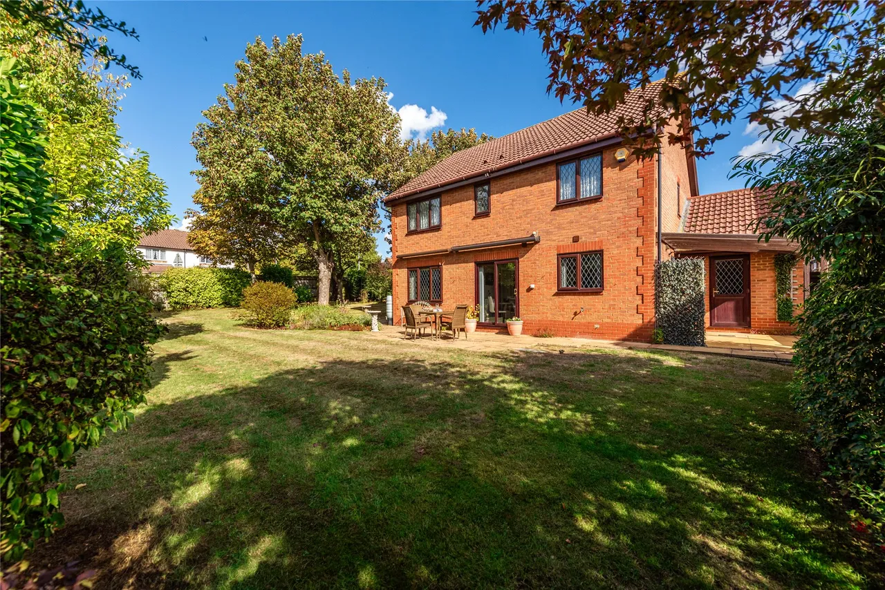 St Johns Drive, Stone, HP17, photo 8