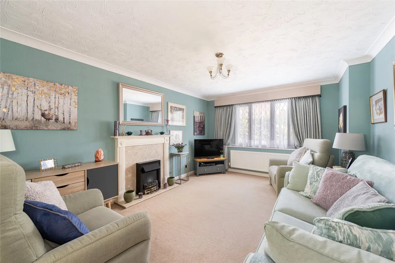 St Johns Drive, Stone, HP17, photo 3